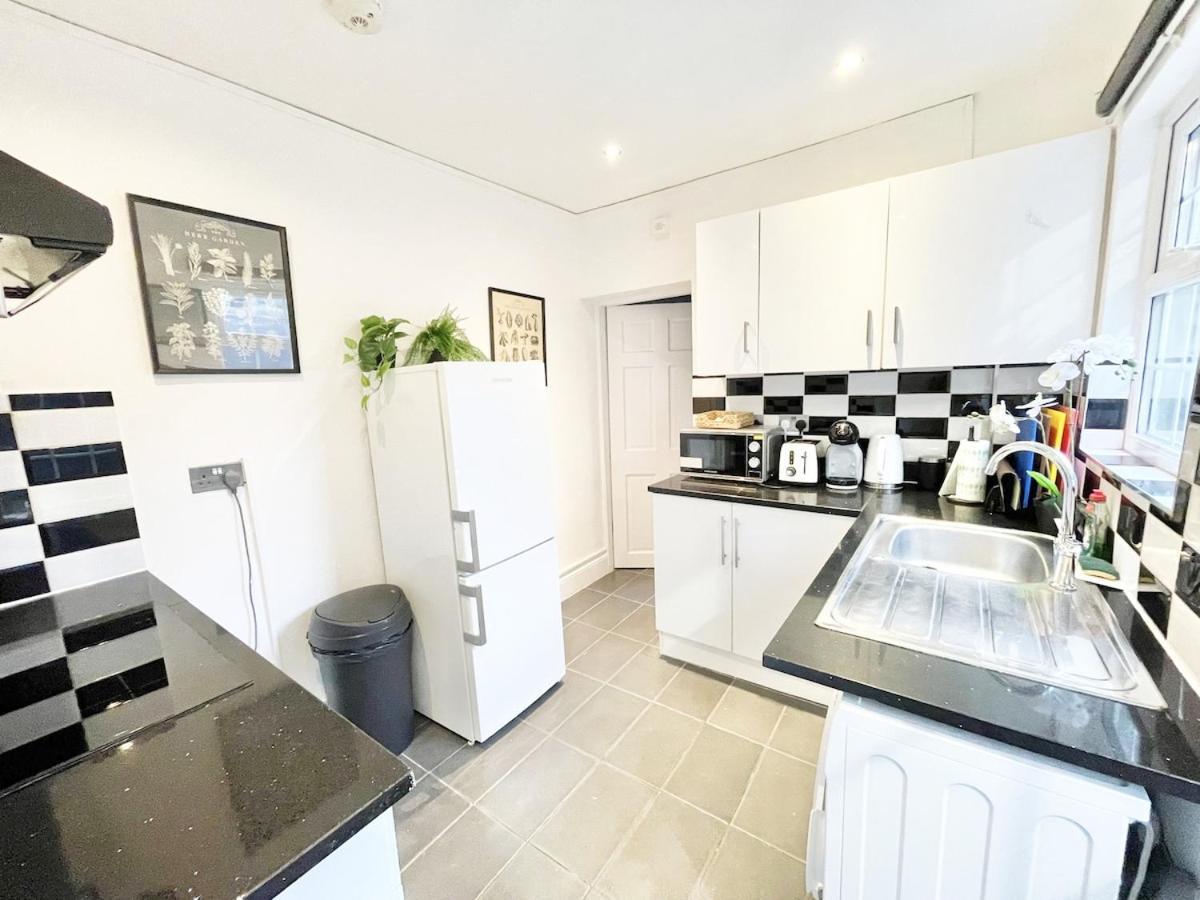 25 Mins To With Free Parking & Large Garden * Londra